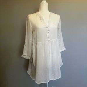 White 3/4 sleeve shirt